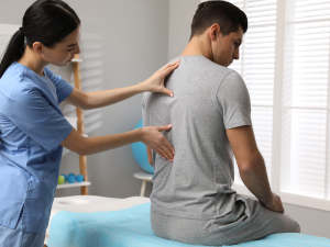 Cuidados quiroprácticos para la escoliosis